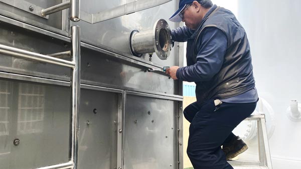 晉惠冷卻水塔, 堆疊完成後, 將螺絲鎖上 冷卻水塔, 密閉式冷卻水塔, 晉惠冷卻水塔, 不鏽鋼冷卻水塔