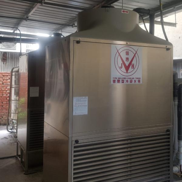高品質壓克力餐廚具工廠冷卻水系統實績｜多機並聯與雙回水系統