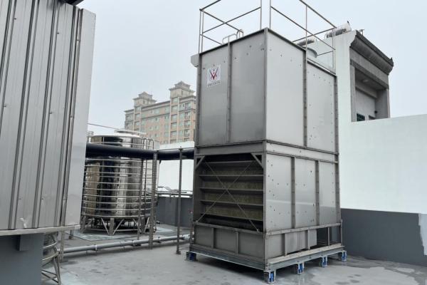 智能控制系統使1+1>2，冷卻水塔搭配冰水機的完整AI解決方案